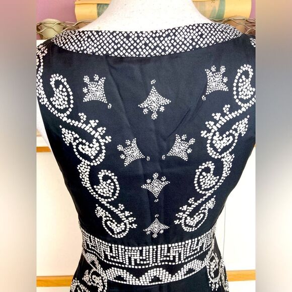 WHBM silk mosaic print dress highlights figure and is pure chic🫶 fully lined - Picture 5 of 9